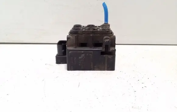 Porsche Cayenne (92A) Air suspension valve block 15152400272