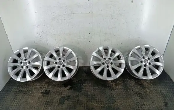 Opel Astra J R17 alloy rim