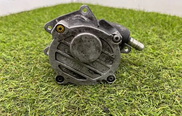 Mercedes-Benz E W211 Vacuum pump A6422300165