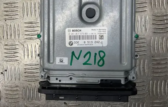 BMW 5 F10 F11 Engine control unit/module 0281017679 8513242 030230422