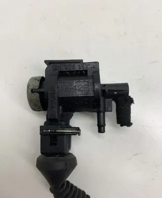 Volkswagen Golf IV Turbo solenoid valve 1J0906283A