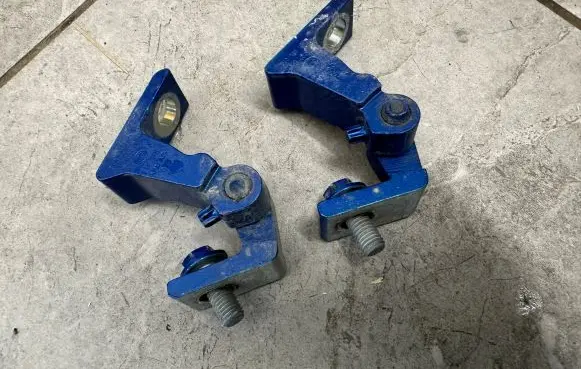 Volkswagen Amarok Front door hinge set 8K0831401A