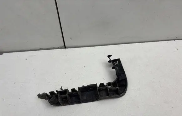 Front bumper mounting bracket