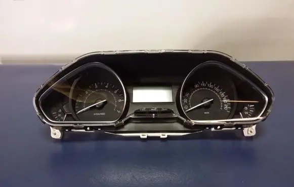 Peugeot 208 Speedometer (instrument cluster) 9813868880