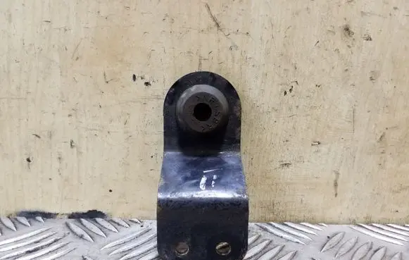 Nissan Qashqai+2 Radiator mount bracket