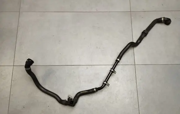 Engine coolant pipe/hose
