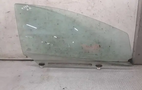Toyota Avensis T270 Front door window glass four-door