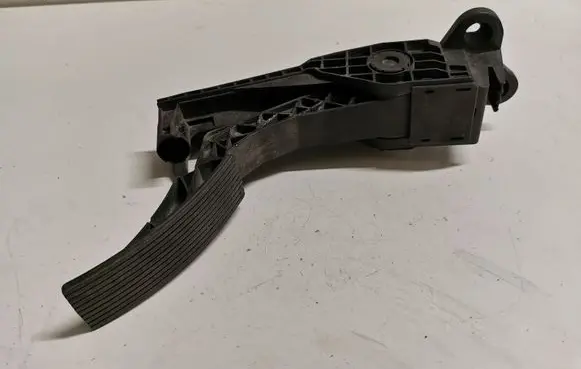 Mercedes-Benz GL X164 Accelerator throttle pedal A1646801435