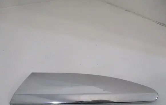 Rear fender molding trim
