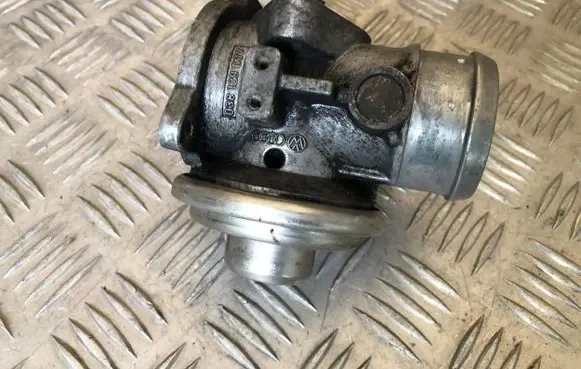 Volkswagen Polo III 6N 6N2 6NF EGR valve 038129637