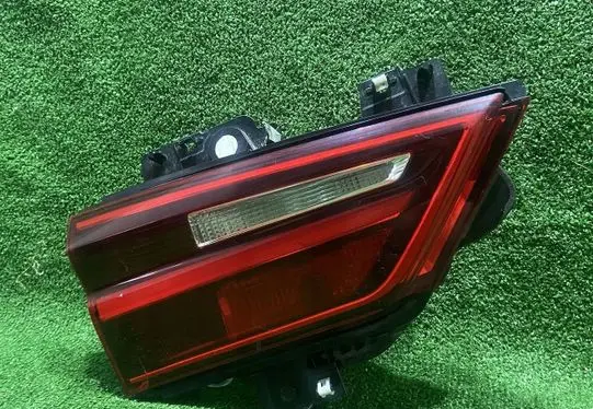 Tailgate rear/tail lights