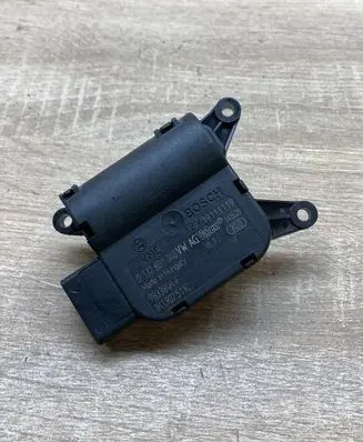Volkswagen Touran I Air flap motor/actuator 1K1907511C 0132801340