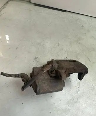 Volkswagen PASSAT B6 Rear brake caliper 65432