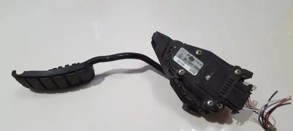 Renault Laguna II Accelerator throttle pedal 8200002905 6PV00811902