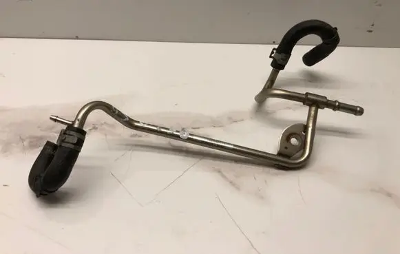 Volkswagen PASSAT B6 Fuel line pipe 03L201360F L22533D1
