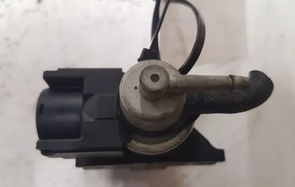 Audi A4 S4 B6 8E 8H Turbo solenoid valve 8E0906627 72290313