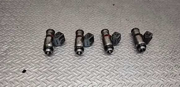 Volkswagen Golf IV Fuel injectors set 036031C