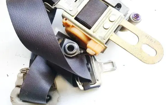 Dodge Magnum Front seatbelt 2021238r 4236-4