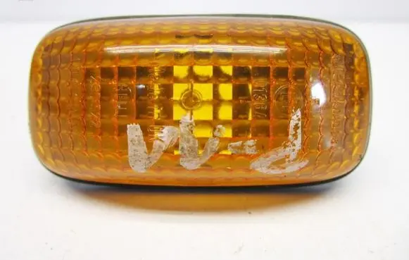 Nissan Primera Front fender indicator light