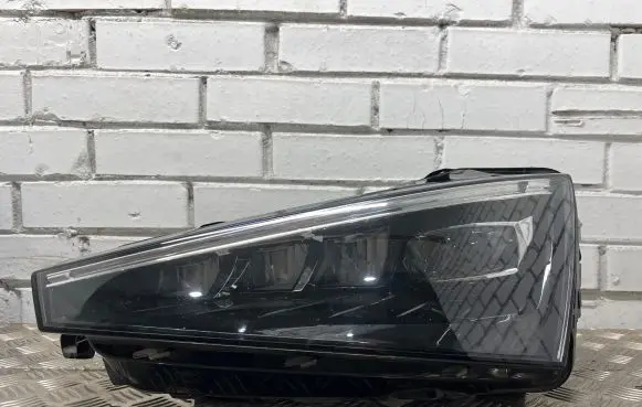 Skoda Scala Headlight/headlamp 657941015A 922941571AC 90168015