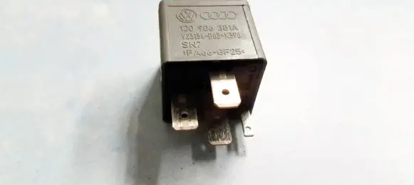 Volkswagen Polo Other relay 1J0906381A