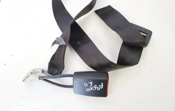 Skoda Octavia Mk1 (1U) Middle seatbelt (rear) 57038a190