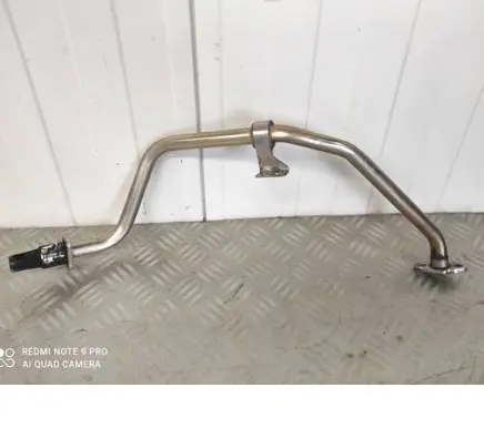 Volkswagen PASSAT B6 EGR valve line/pipe/hose 06F131521M