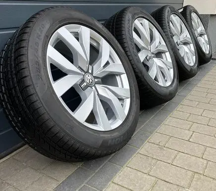 Volkswagen Touareg III R20 alloy rim 760601025C