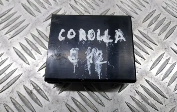 Toyota Corolla E120 E130 Air conditioner control unit module 81560-02300