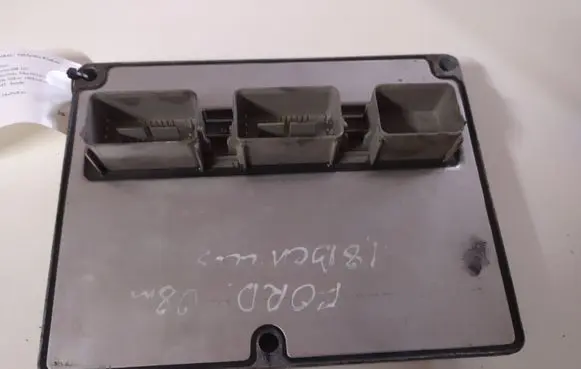 Ford Focus Engine control unit/module 5M5112A650RE VOKG73CN1QHX