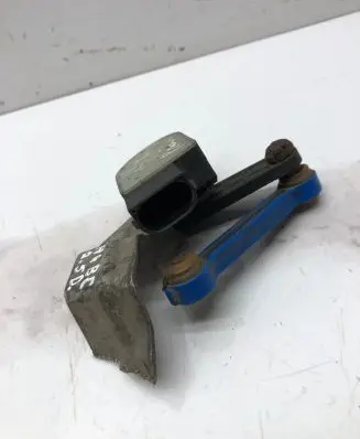 Headlight/headlamp level sensor