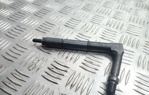 Nissan Almera Tino Fuel injector