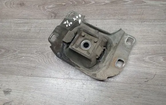Volvo V50 Engine mount bracket 3M517M121