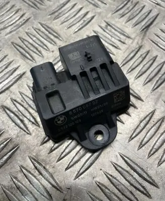 BMW 1 F20 F21 Glow plug pre-heat relay 857008702 120625 0522120103
