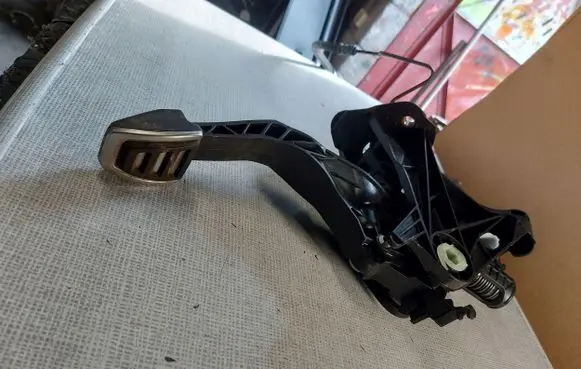 Volkswagen Golf VII Clutch pedal 5Q1721059GM