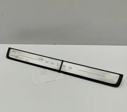 Volvo XC40 Front sill trim cover 32289844