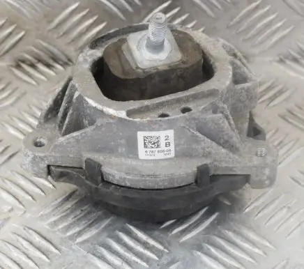 BMW 4 F32 F33 Engine mount bracket 6787658