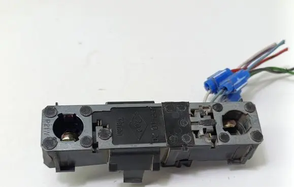 Renault Laguna I Tail light bulb cover holder