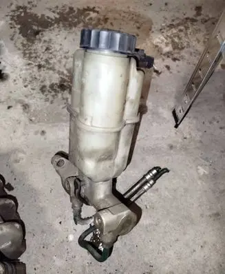 Master brake cylinder