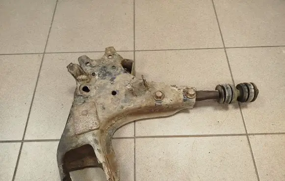 Nissan Terrano Front lower control arm/wishbone