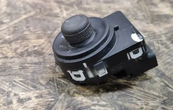 Chevrolet Cruze Wing mirror switch 13272182