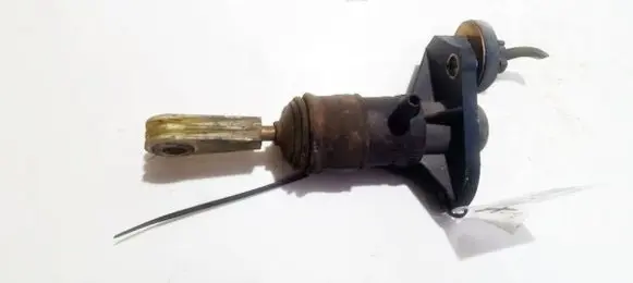 Volkswagen PASSAT B5 Clutch master cylinder 8e1721401g