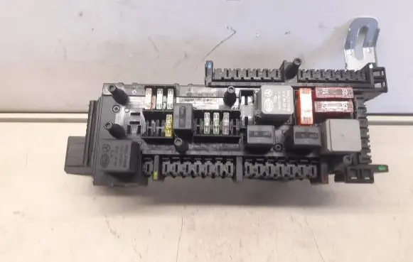 Mercedes-Benz C W204 Fuse module 1718783 748038