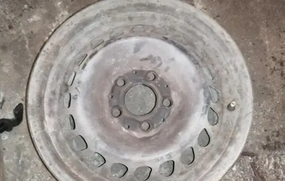 Mercedes-Benz E W210 R15 steel rim 