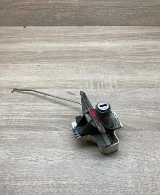 Audi A4 S4 B5 8D Tailgate exterior lock 8D9827573A