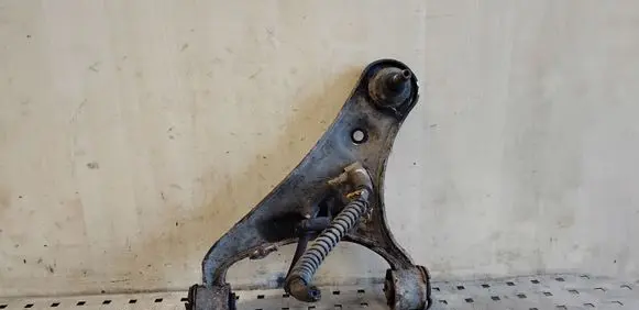 Land Rover Discovery 3 - LR3 Front lower control arm/wishbone