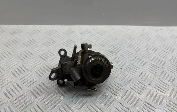 Toyota Avensis T270 Fuel filter bracket/mount holder 233800R051 233000R070 306741
