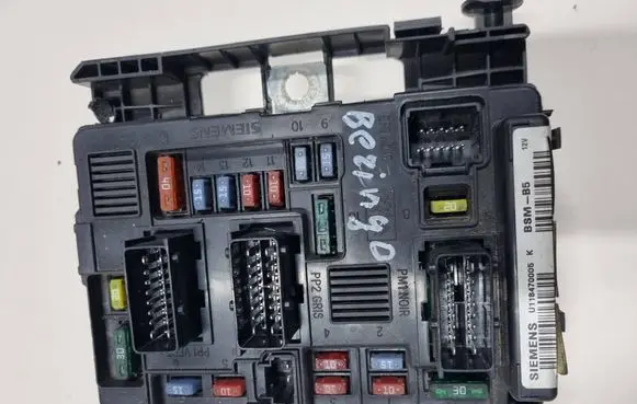 Citroen Berlingo Fuse box set U118470005