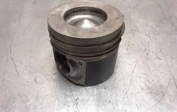 BMW 5 F10 F11 Piston 04L110