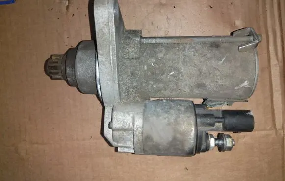 Skoda Superb B6 (3T) Starter motor 1001094311